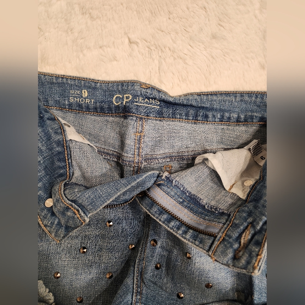 Shorts - Picture 3 of 3